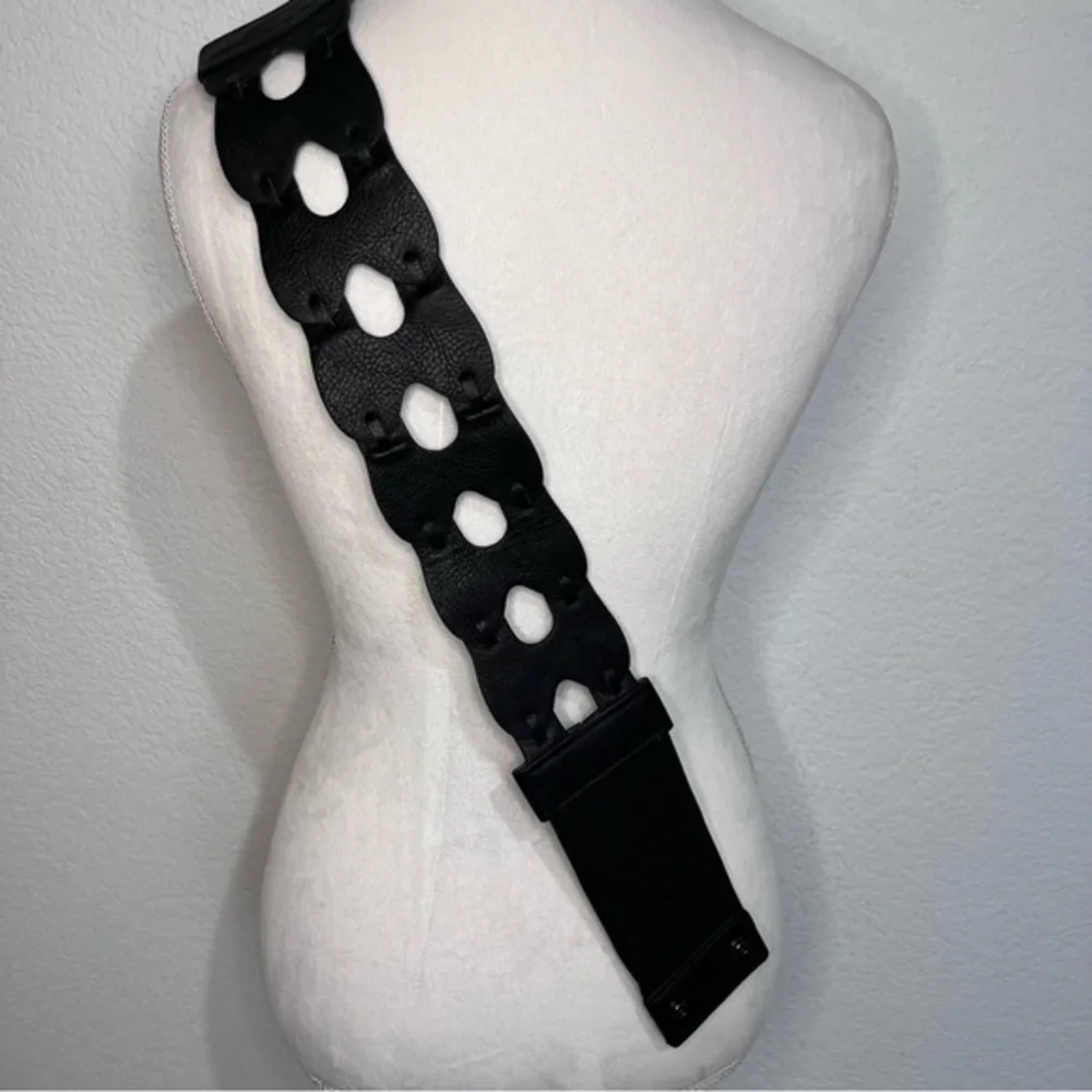 Vintage Black Faux Leather Weaved Front Elastic Back Snap Belt